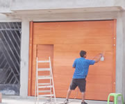 Puerta de madera para garaje